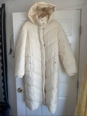 Banana Republic Long Hooded Puffer Coat in Creamy White